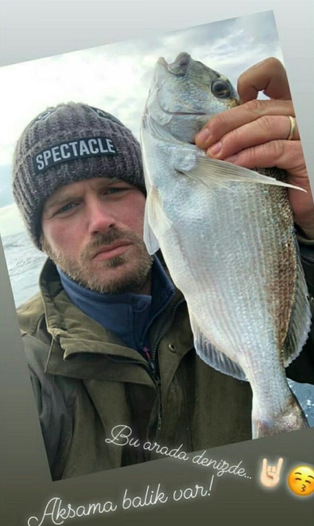 Kıvanç Tatlıtuğ fished for his wife - ᴳᵒˢˢⁱᵖ ᴴᵘⁿᵗᵉʳˢ